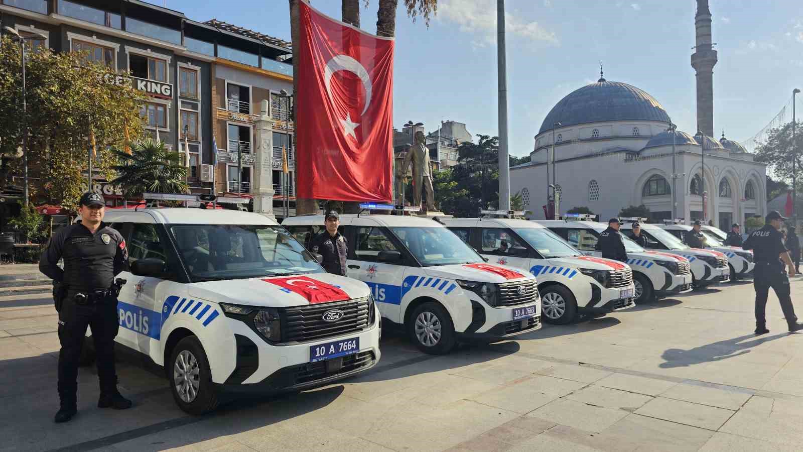 Bandırma’ya 27 yeni polis aracı tahsis edildi